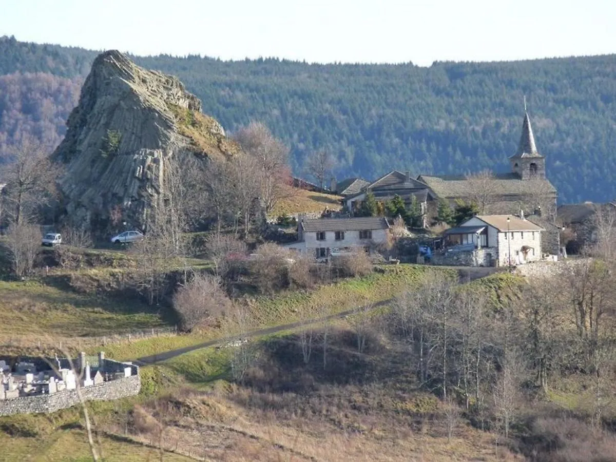 Holiday home Maison Isolee, Au Coeur Des Volcans, Terrain Clos, Jeux, Confort, Cheminee, Proche Forets Et Villages. - Fr-1-582-285 Queyrieres