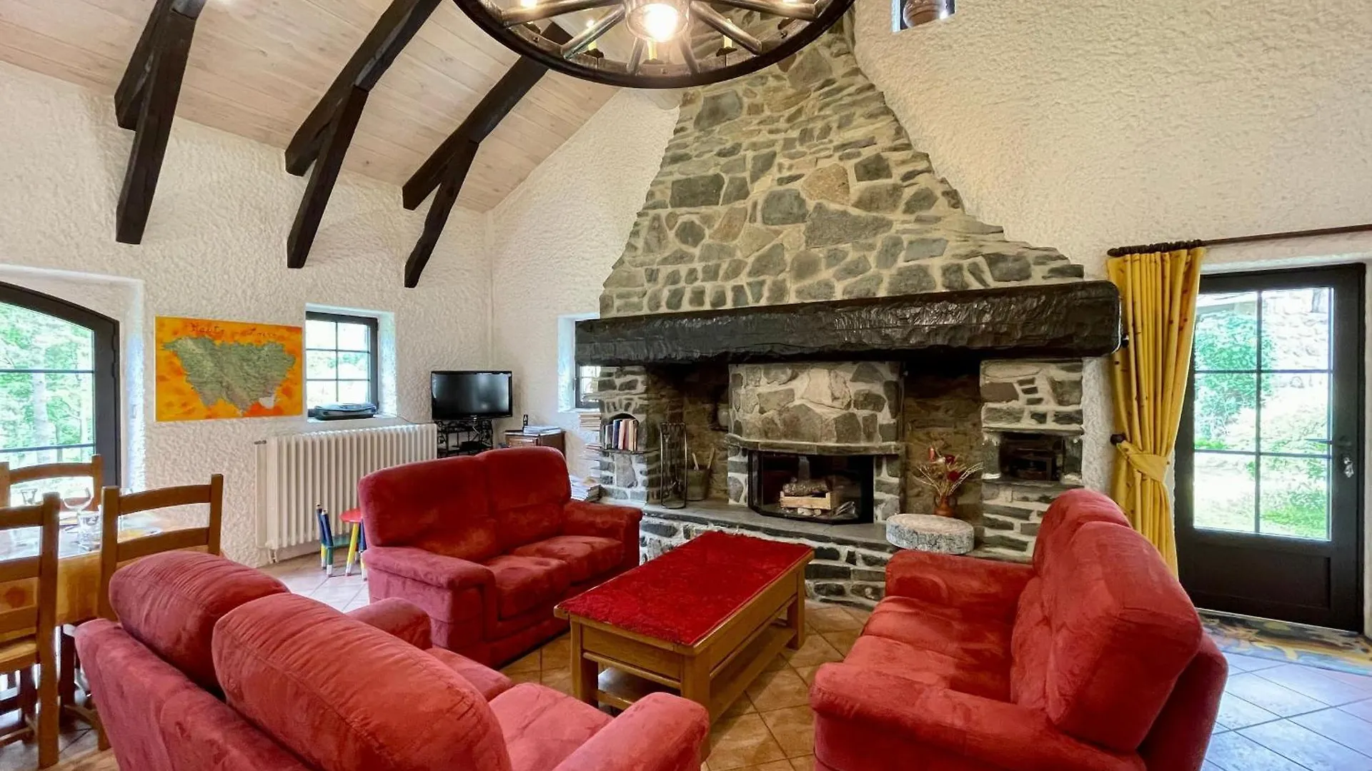 Holiday home Maison Isolee, Au Coeur Des Volcans, Terrain Clos, Jeux, Confort, Cheminee, Proche Forets Et Villages. - Fr-1-582-285 Queyrieres
