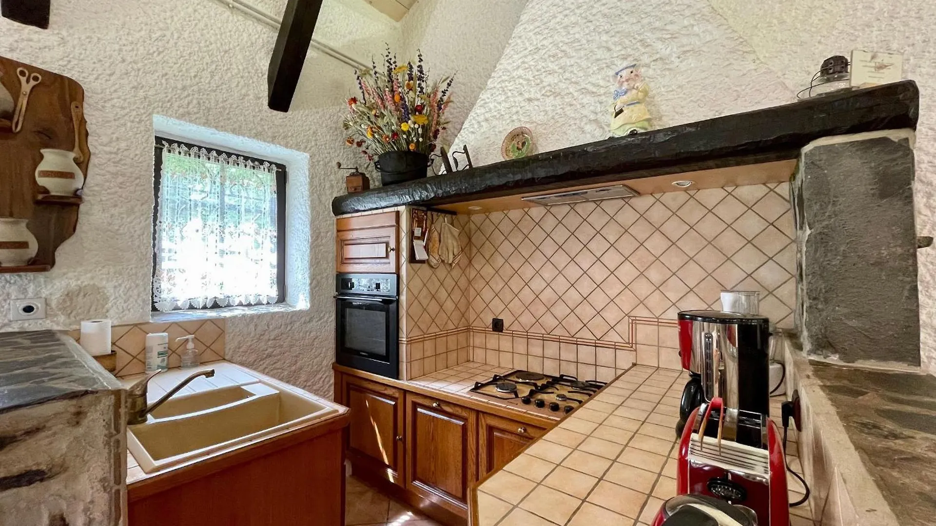 Maison Isolee, Au Coeur Des Volcans, Terrain Clos, Jeux, Confort, Cheminee, Proche Forets Et Villages. - Fr-1-582-285 Queyrieres