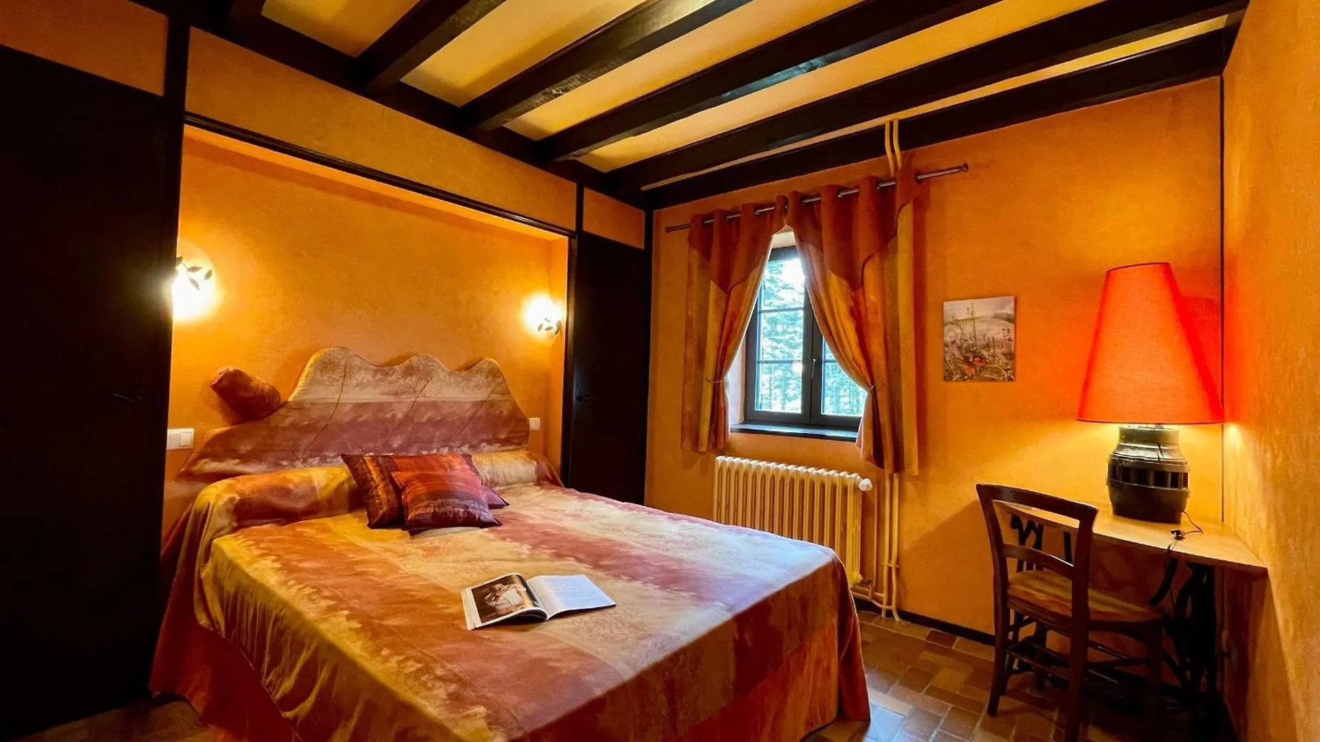 Maison Isolee, Au Coeur Des Volcans, Terrain Clos, Jeux, Confort, Cheminee, Proche Forets Et Villages. - Fr-1-582-285 Queyrieres France