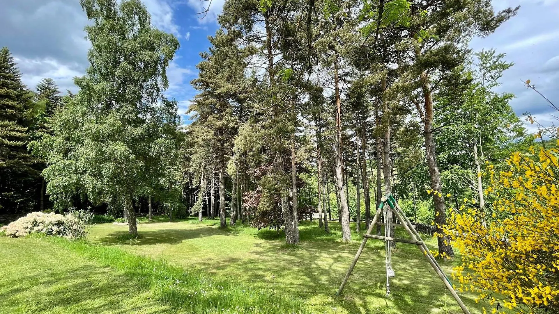 Maison Isolee, Au Coeur Des Volcans, Terrain Clos, Jeux, Confort, Cheminee, Proche Forets Et Villages. - Fr-1-582-285 Queyrieres